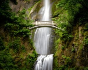 hiker dies multnomah falls oregon